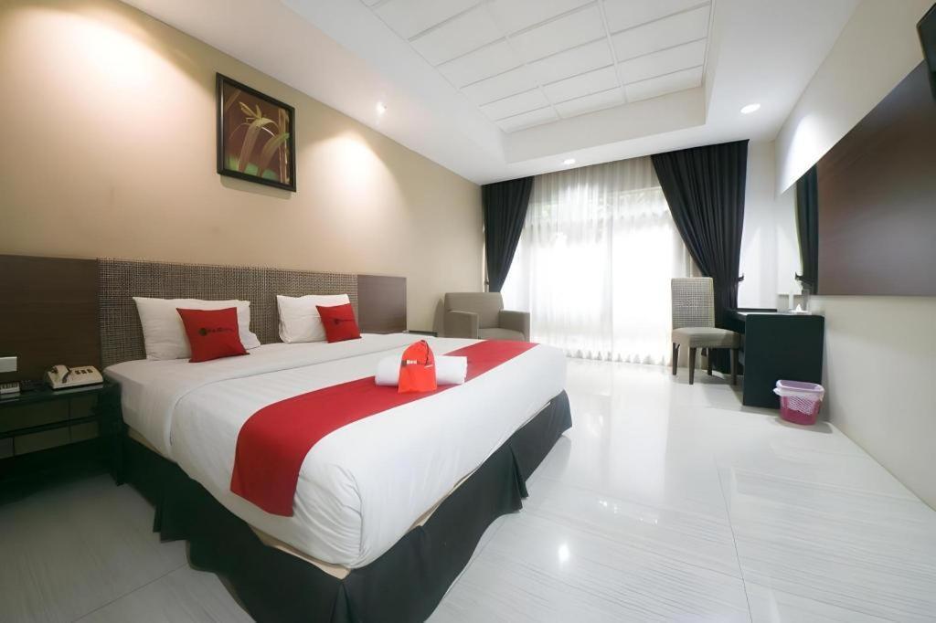 New Grand Park Hotel Surabaya Exterior foto