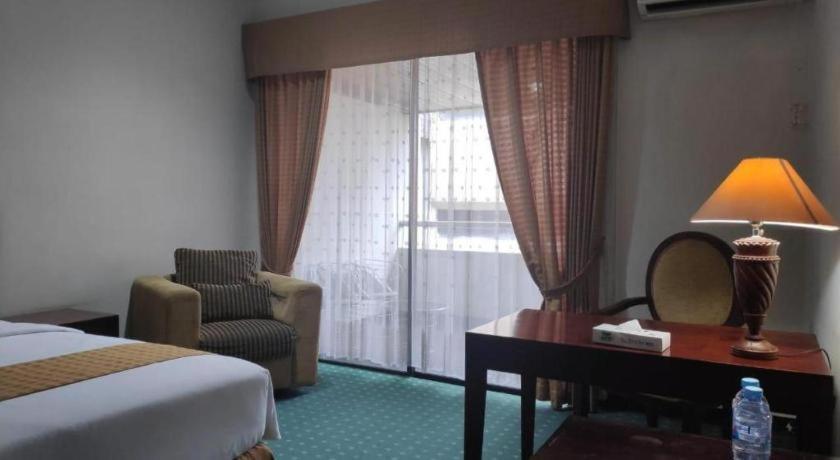 New Grand Park Hotel Surabaya Exterior foto
