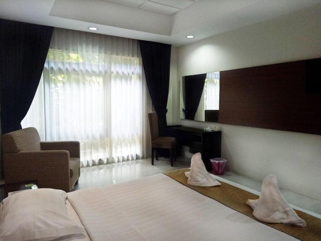 New Grand Park Hotel Surabaya Exterior foto